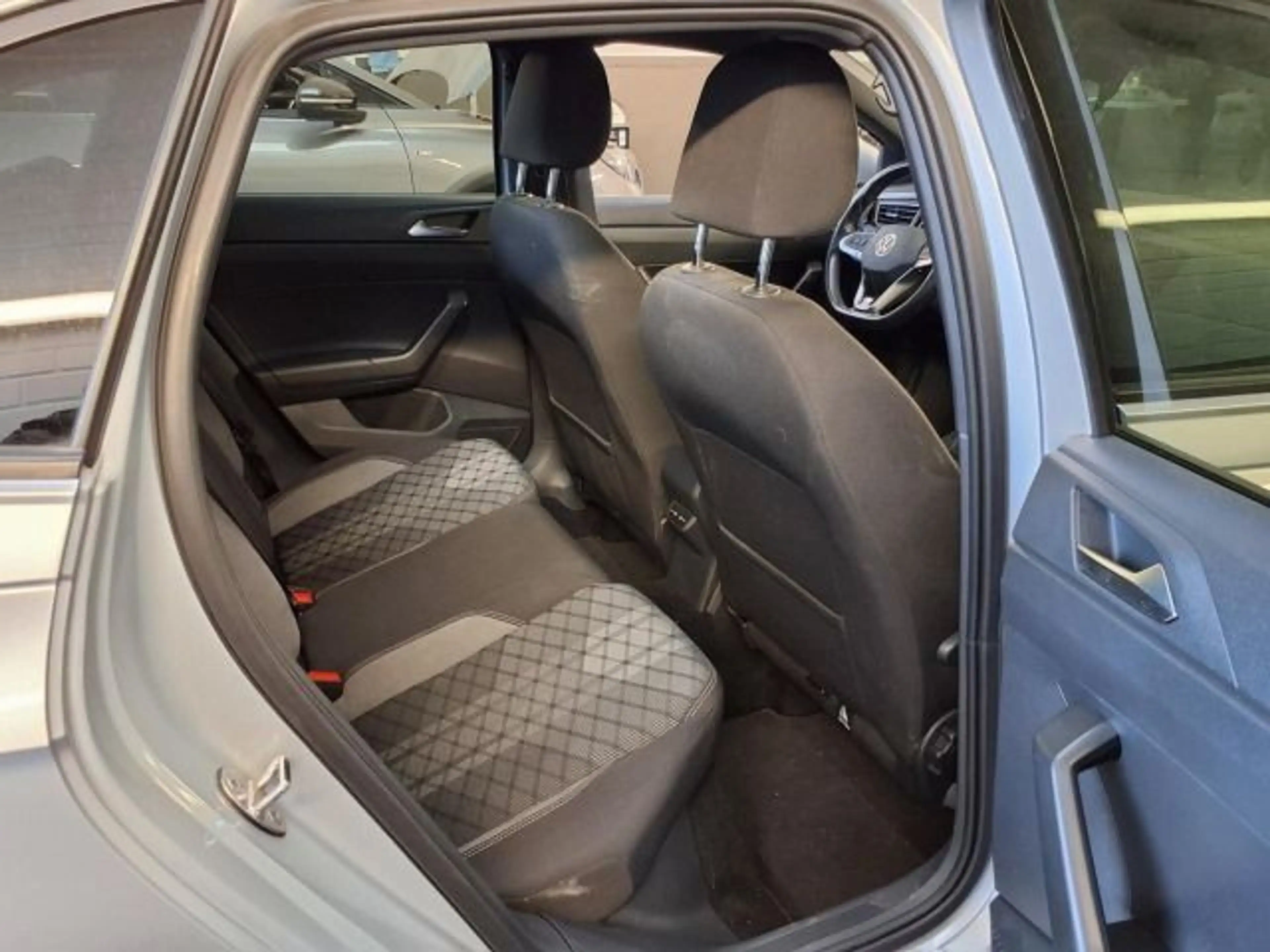 Volkswagen Taigo R-Line 1.5 TSI DSG AHK/Nav/ACC/Keyless/17" — photo 8