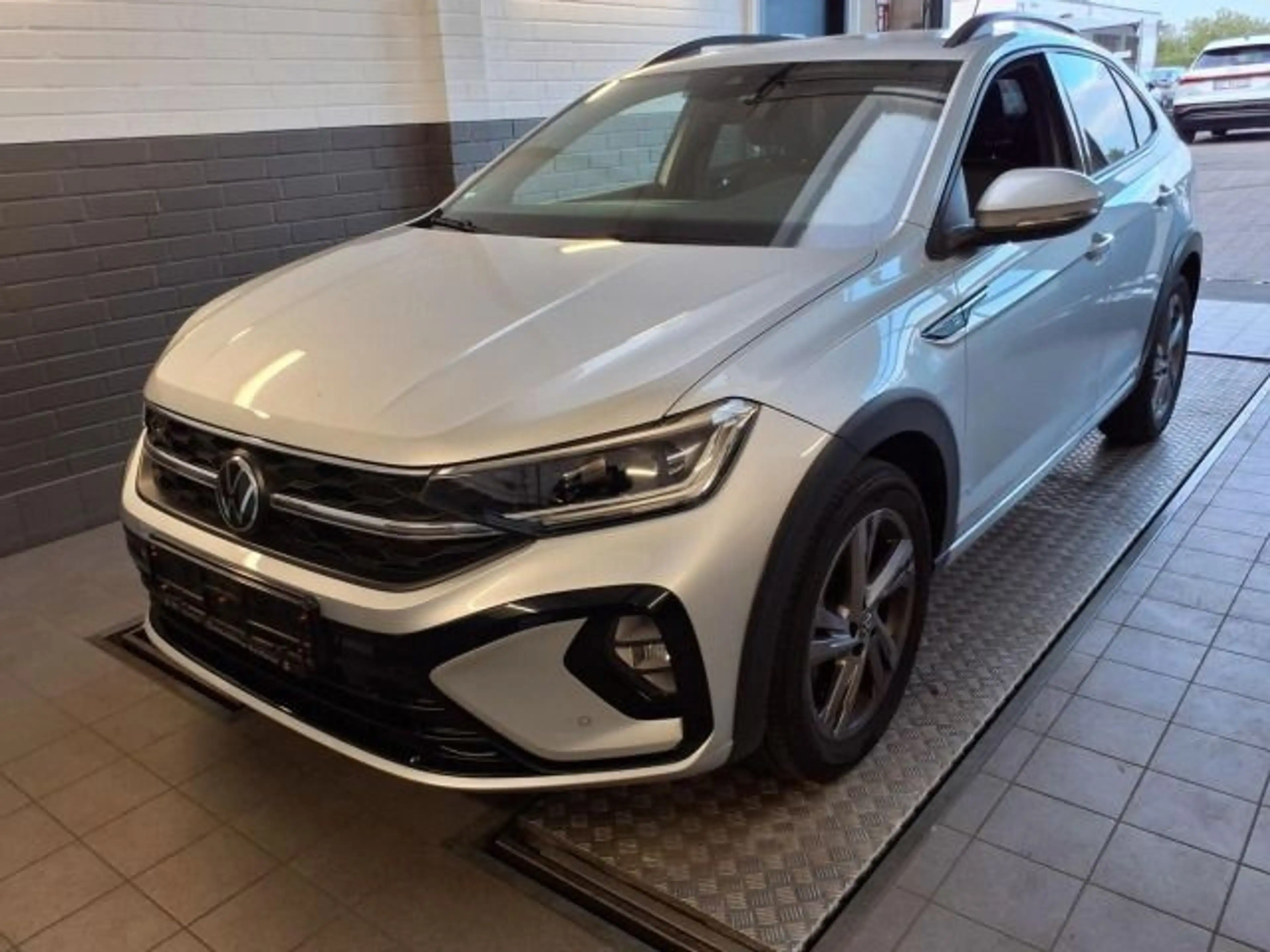 Volkswagen Taigo R-Line 1.5 TSI DSG AHK/Nav/ACC/Keyless/17" — photo 2