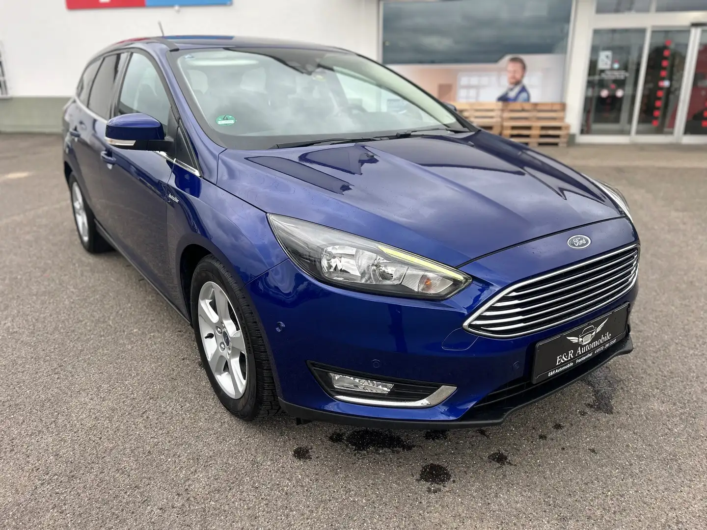 Ford Focus Titanium Blau - 1