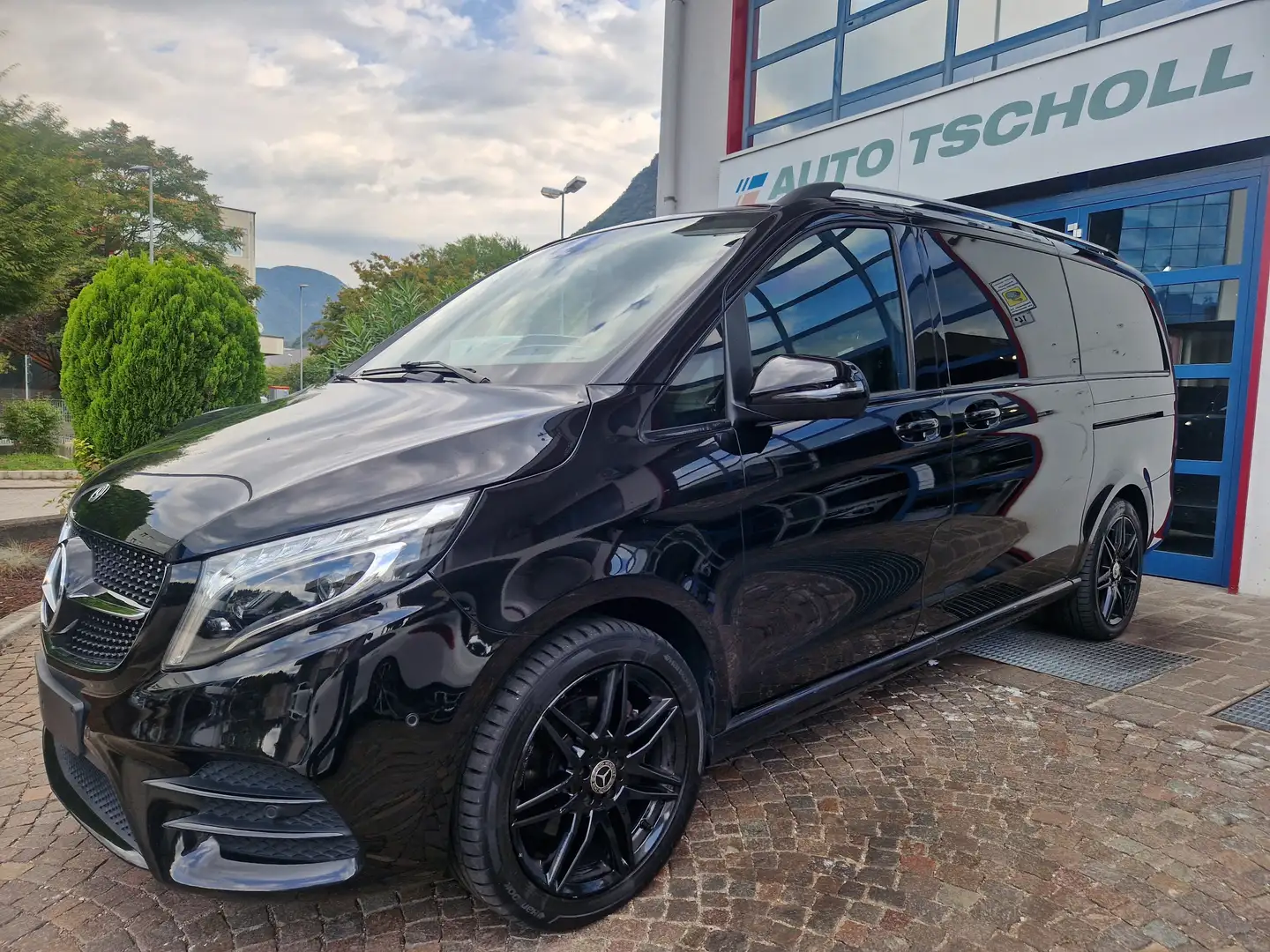 Mercedes-Benz V 300 d239Cv Long AMG line 4Matic Distronic 19"Night LED Nero - 1