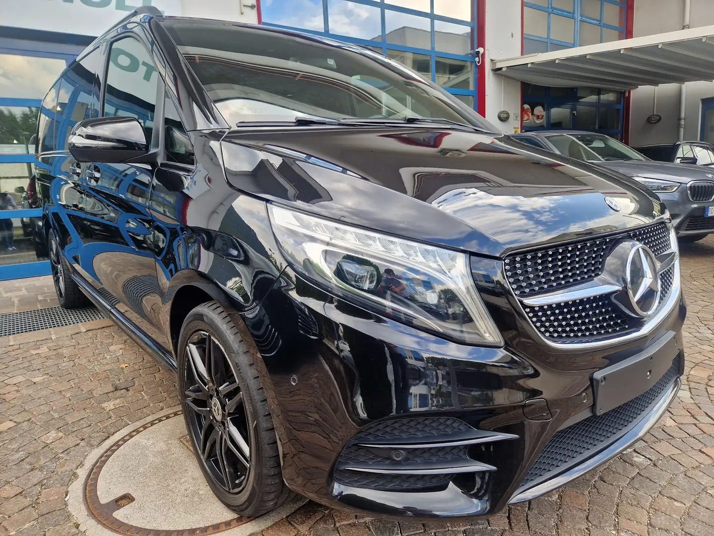 Mercedes-Benz V 300 d239Cv Long AMG line 4Matic Distronic 19"Night LED Nero - 2