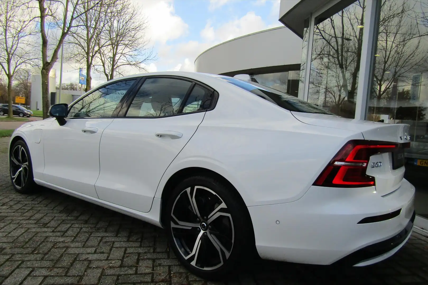 Volvo S60 T6 AWD Recharge 350pk Plugin Ultimate Dark | Pan.d Blanc - 2