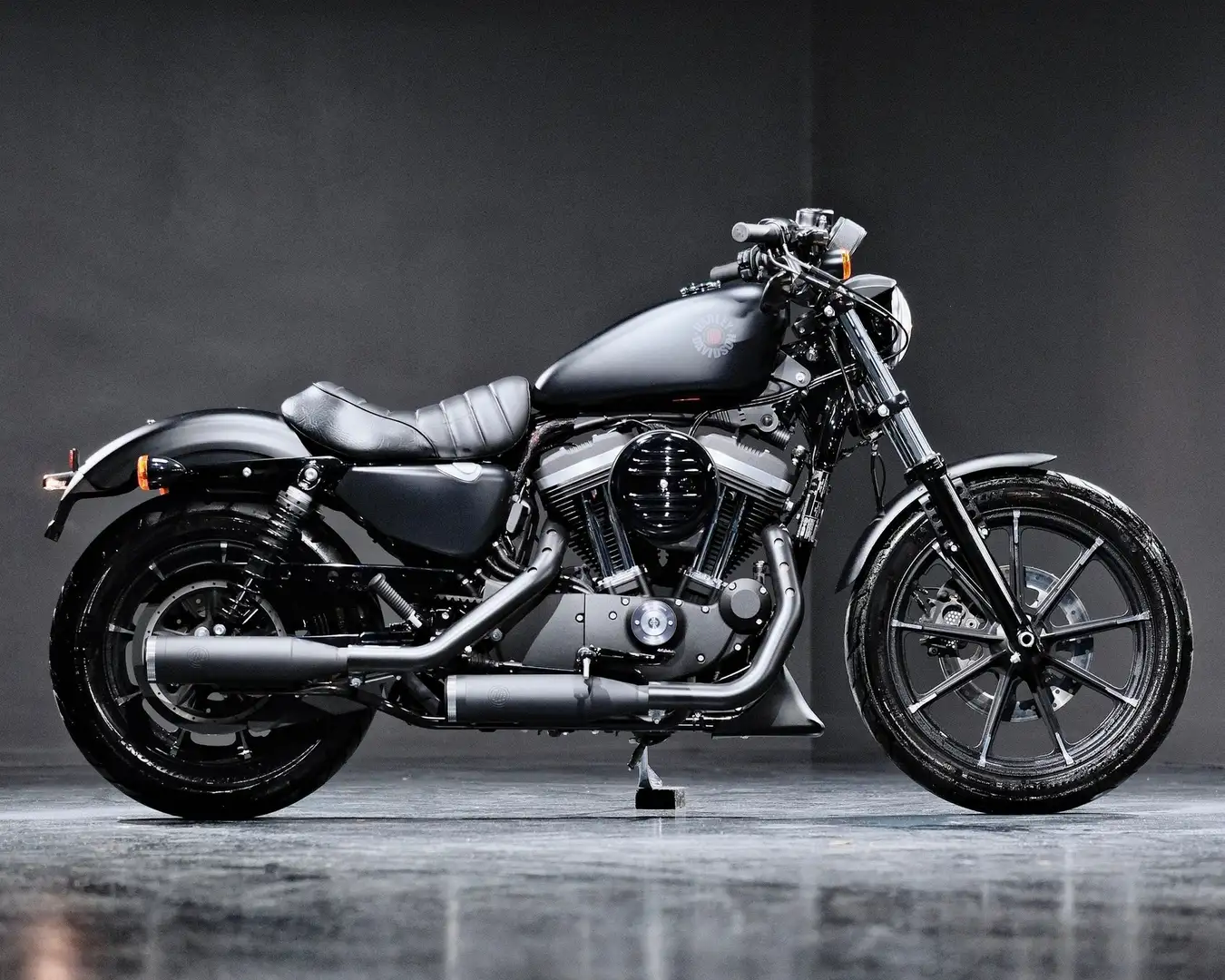 Harley-Davidson XL 883 Schwarz - 2