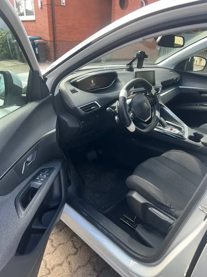 Peugeot 5008 PureTech 130 EAT8 Stop, foto 1
