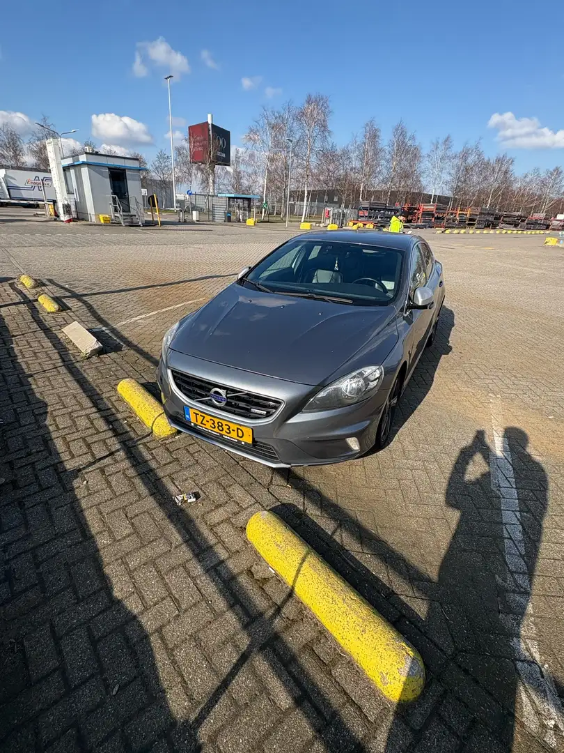 Volvo V40 2.0 D4 Summum Grey - 1