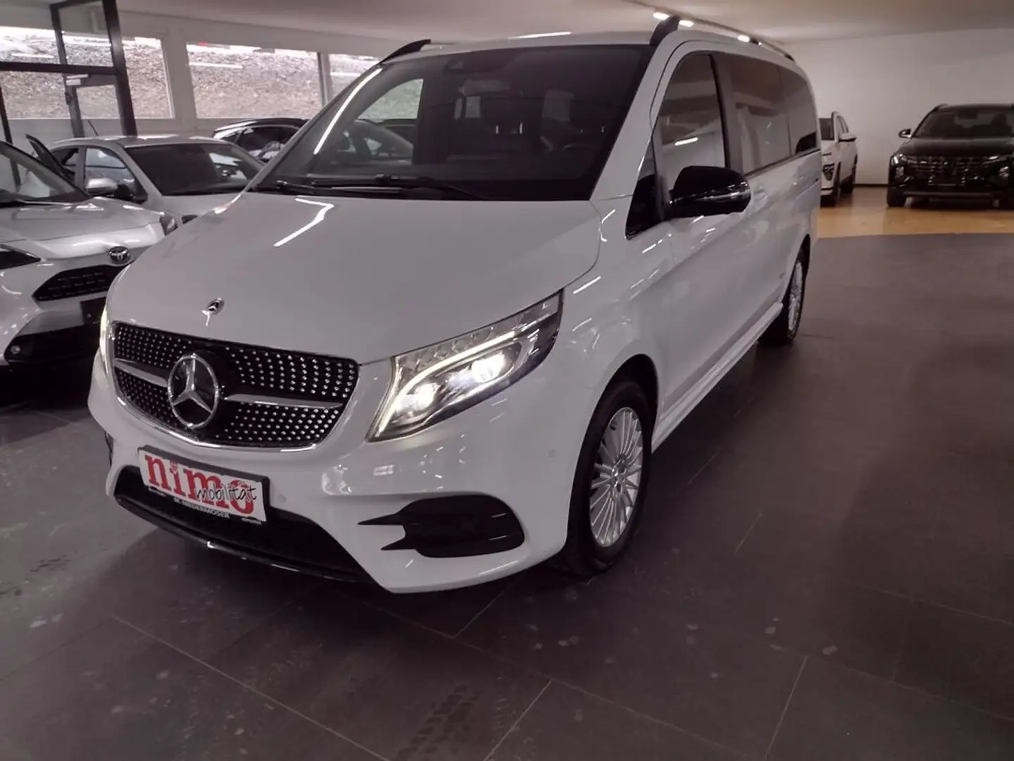 Mercedes-Benz V 300 d AVANTGARDE 4MATIC lang Weiß - 2