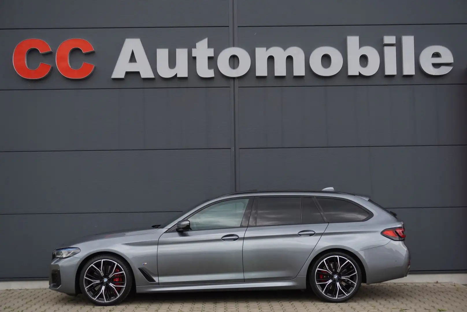 BMW 530 d M-Sport+HUD+Laser+Pano+AHK+Kamera+20Zoll+ Grau - 1