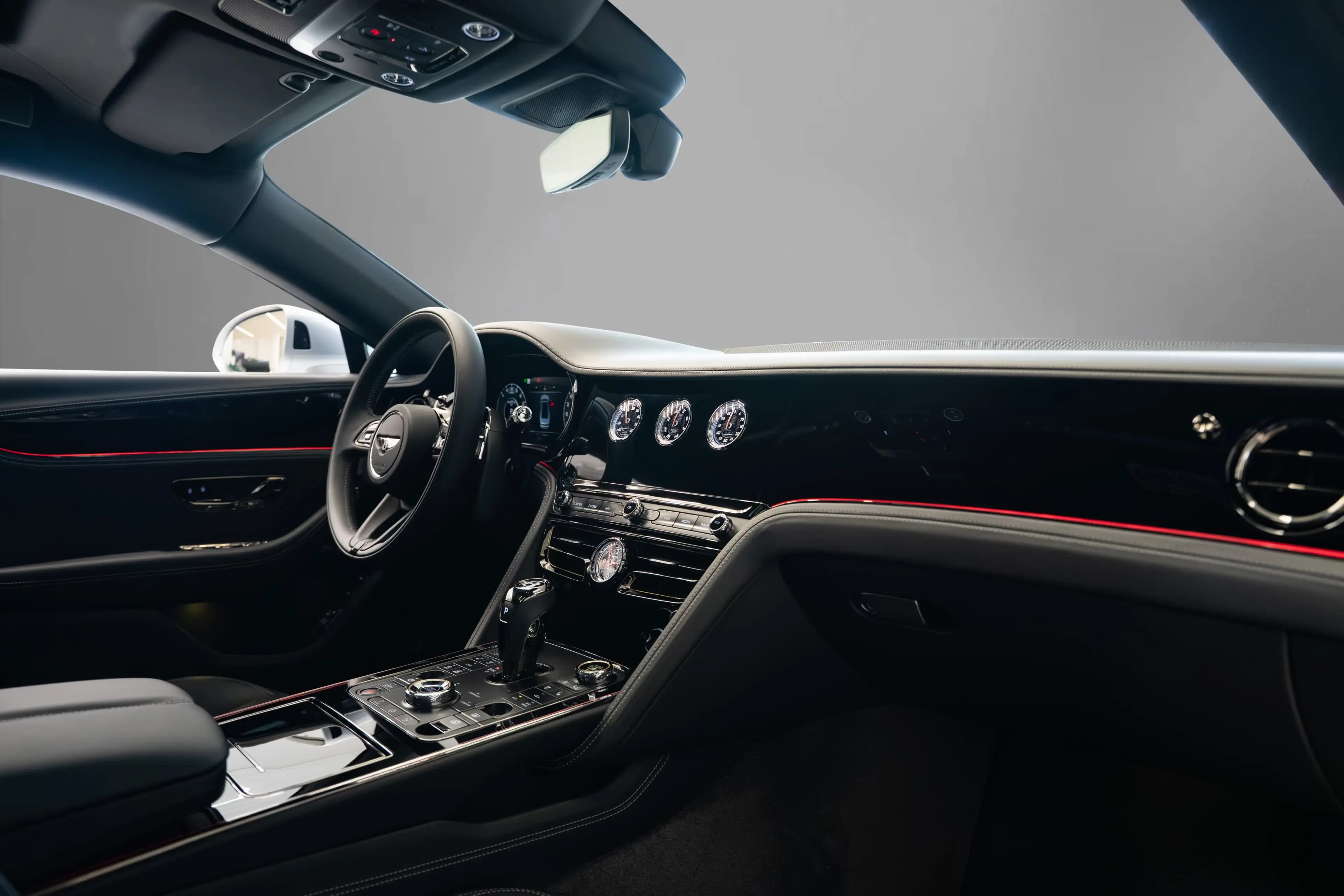 Bentley Flying Spur V8 Hybrid — photo 11