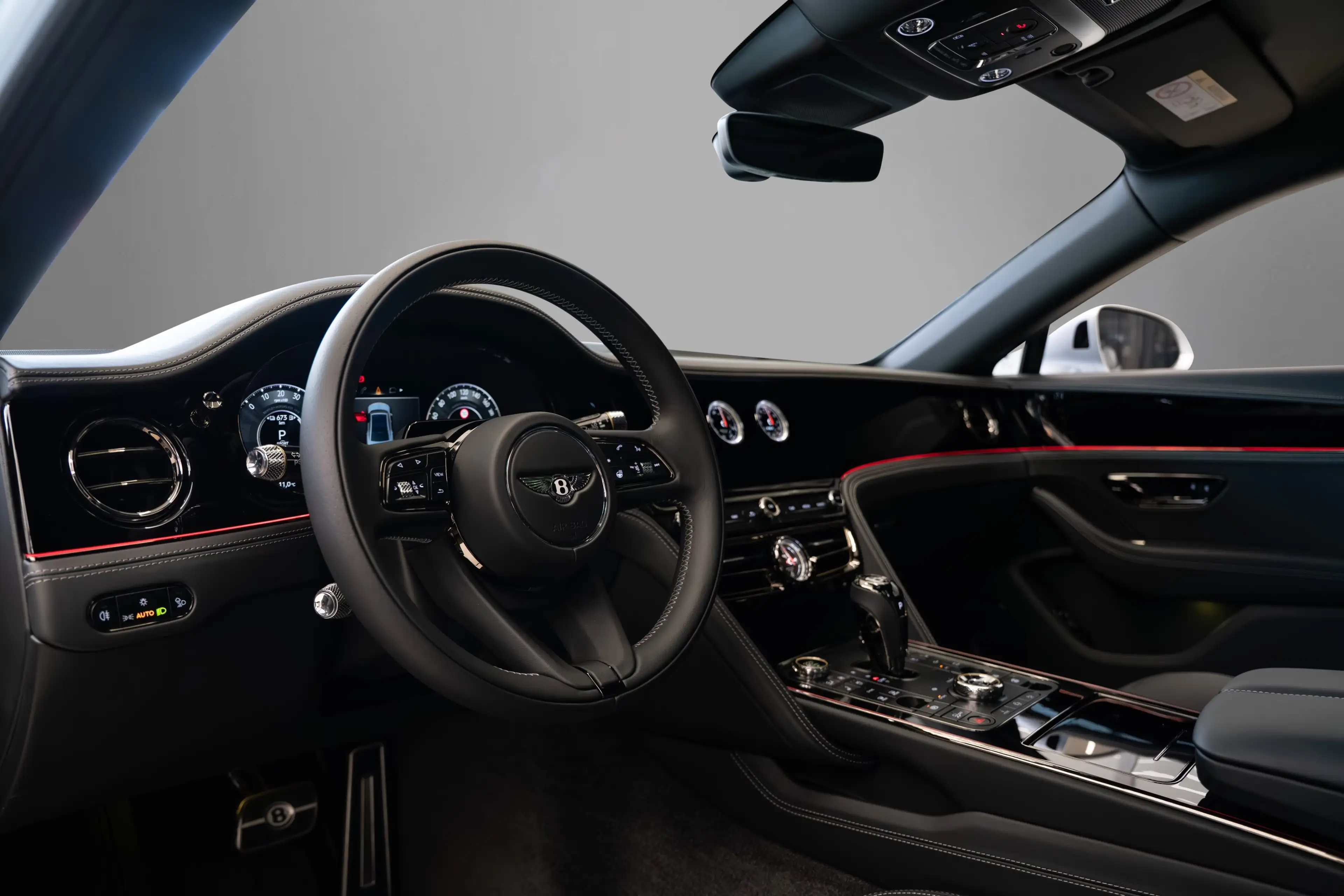 Bentley Flying Spur V8 Hybrid — photo 10