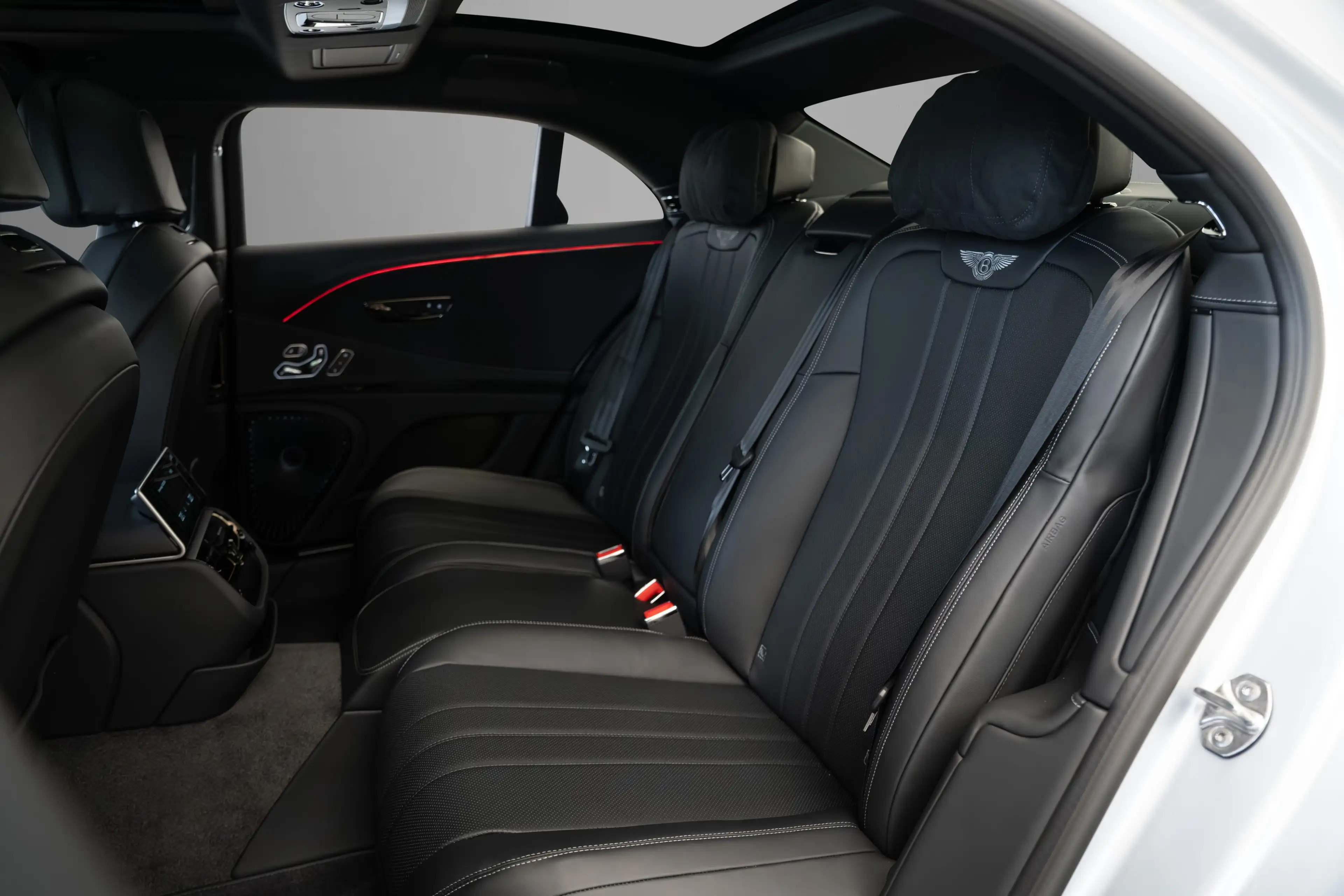 Bentley Flying Spur V8 Hybrid — photo 13