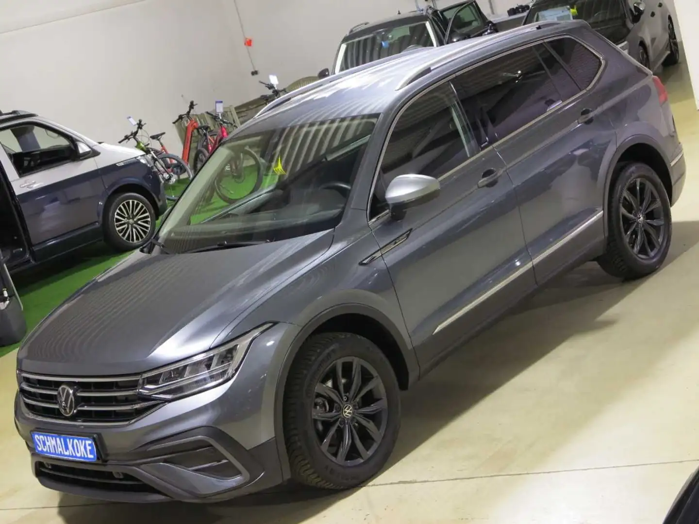Volkswagen Tiguan Allspace 2.0 TDI SCR Move 7Si AHK Navi Grau - 2