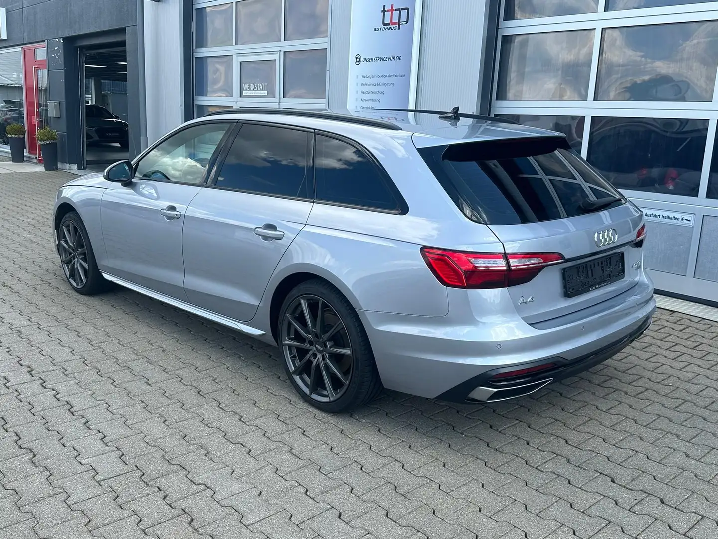 Audi A4 Avant 40 TDI quattro Digital-Tacho Leder AHK Silber - 2