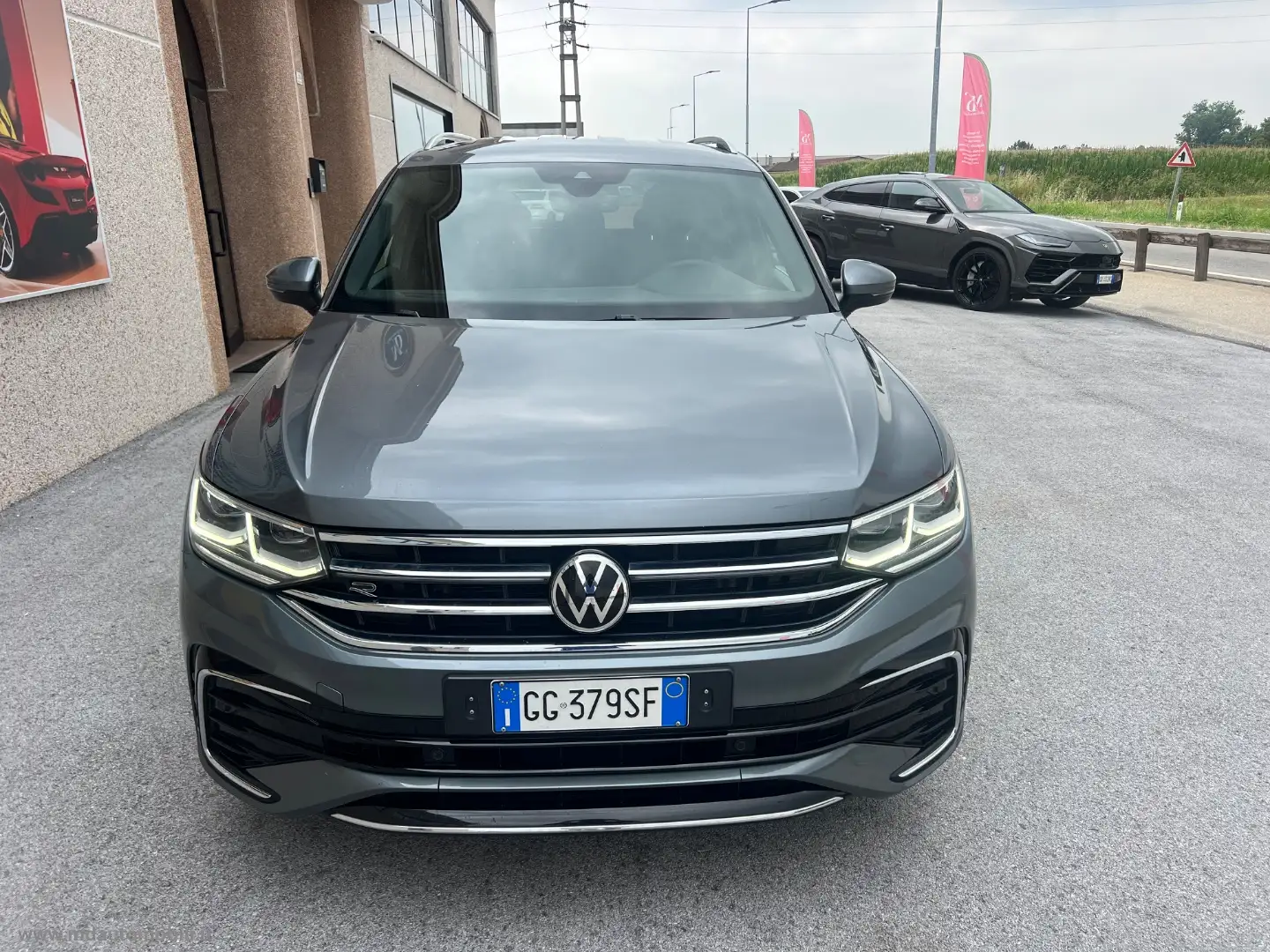 Volkswagen Tiguan Tiguan Allsp.2.0 TDI SCR DSG 4MOT R-Line 7 POSTI Grijs - 2