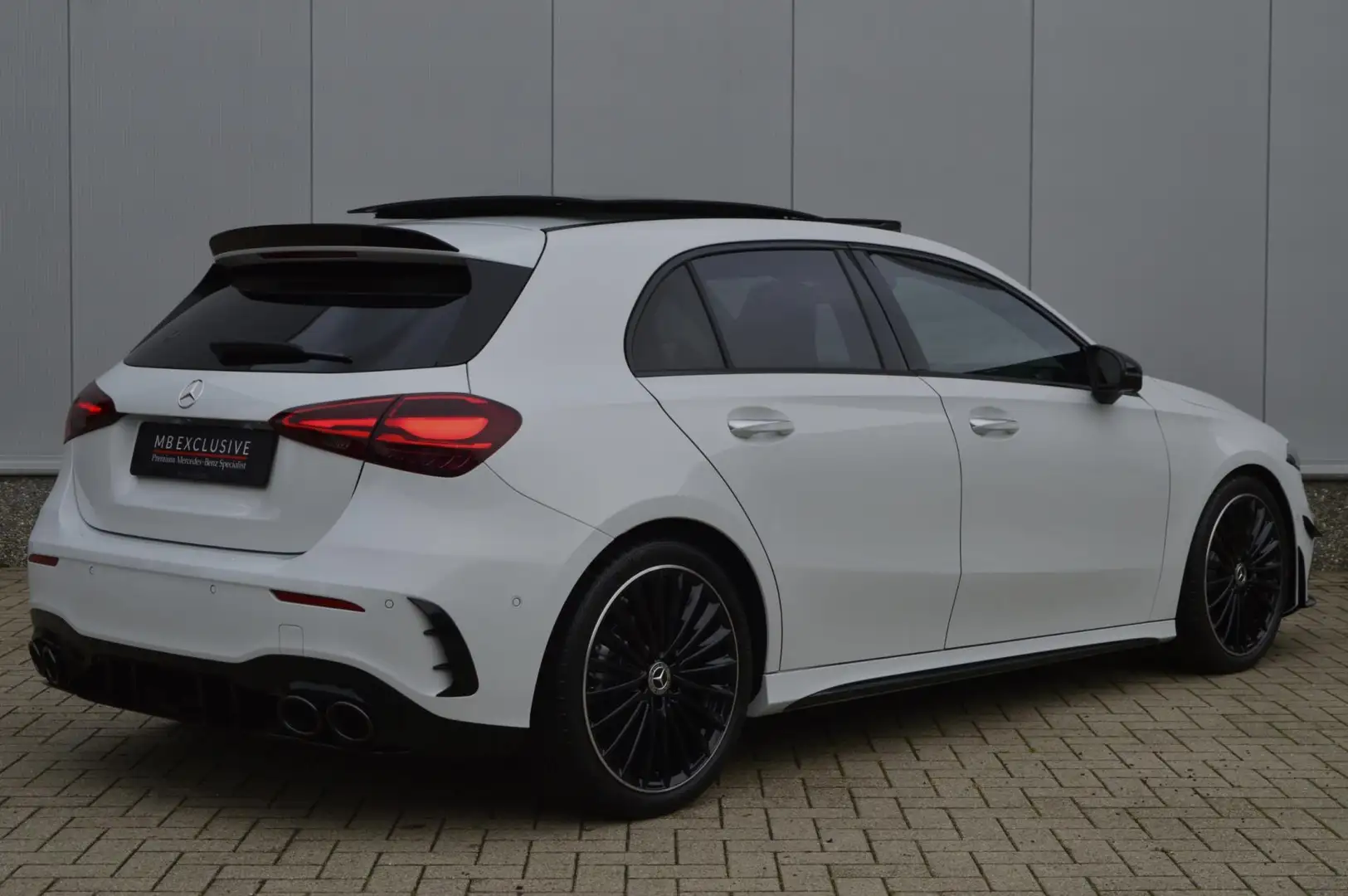 Mercedes-Benz A 180 AMG 45s Aero Night Facelift 2024 Blanc - 2