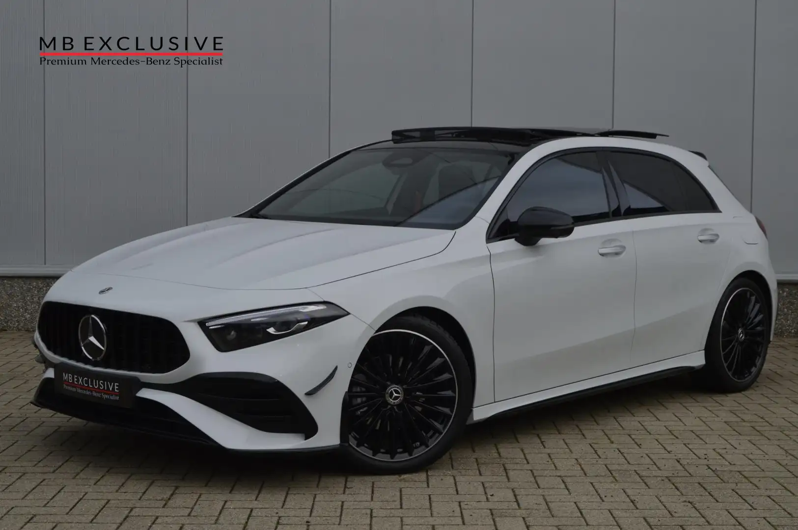 Mercedes-Benz A 180 AMG 45s Aero Night Facelift 2024 Blanc - 1