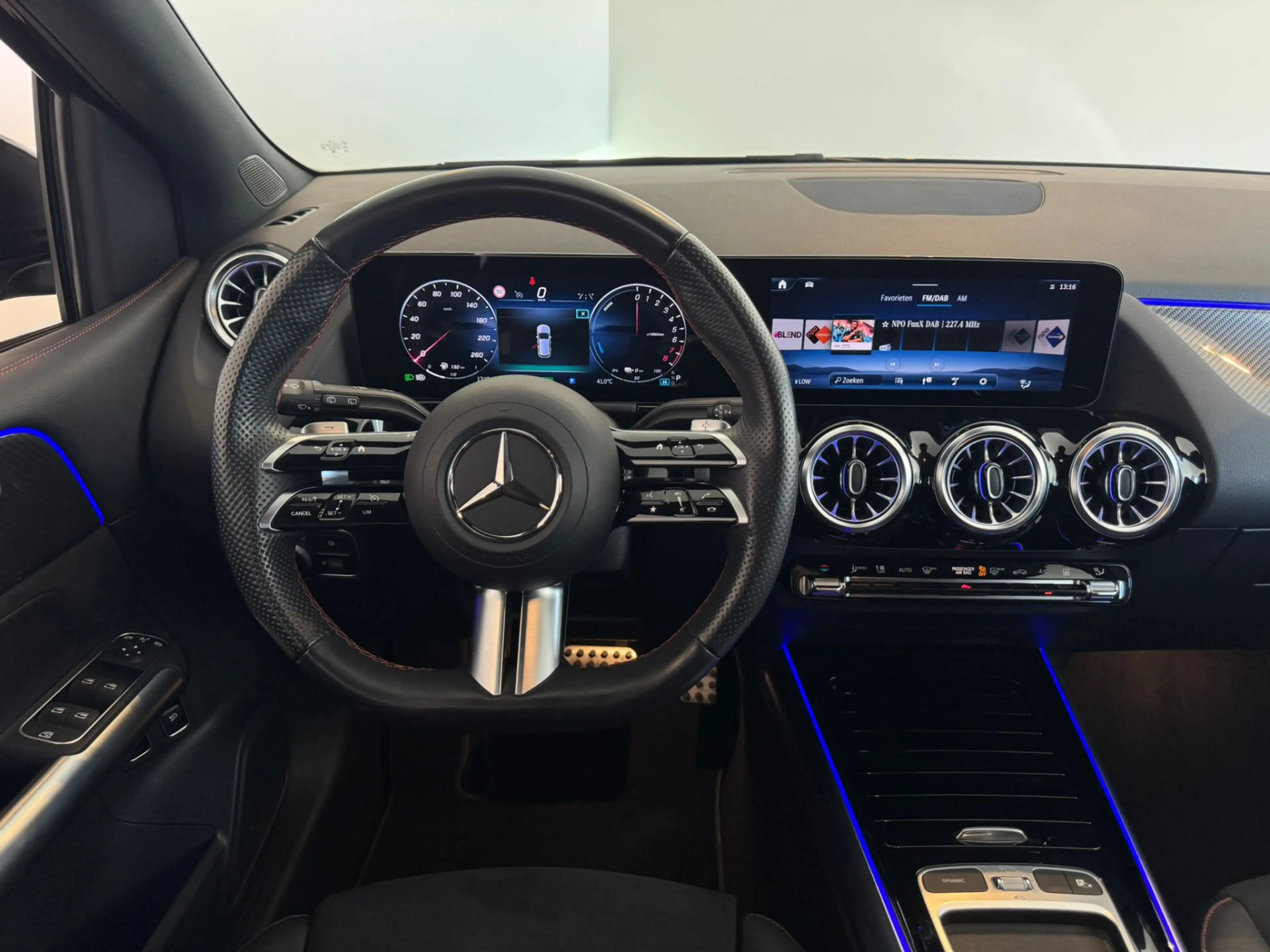 Mercedes-Benz B 250 e Business Solution AMG — photo 6