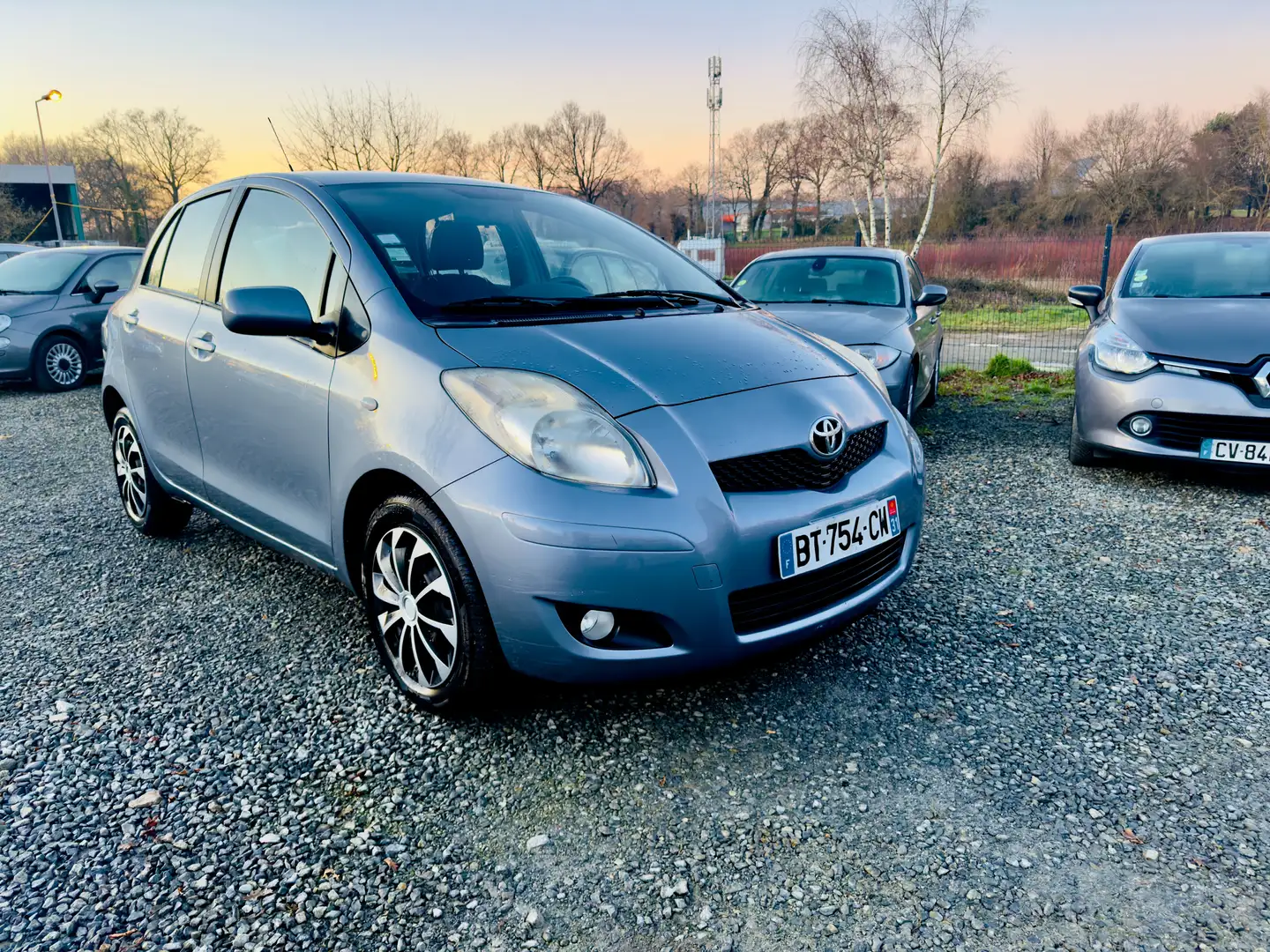 Toyota Yaris 1.4 - 90 D-4D FAP Millenium Gris - 2