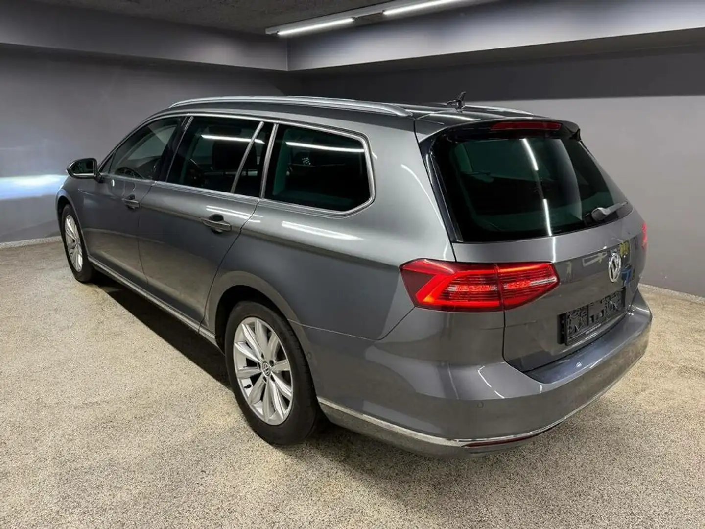 Volkswagen Passat HIGHL*DSG*LED*ACC*NAVI*RFK*AHK Grau - 2