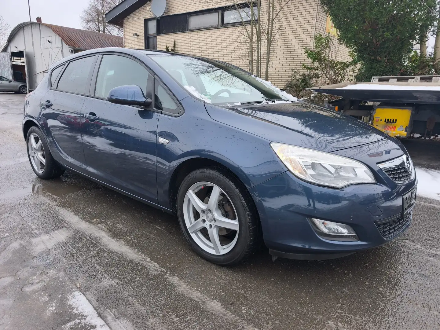 Opel Astra Design Edition Blau - 2