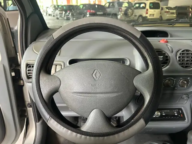 Renault Twingo view 9