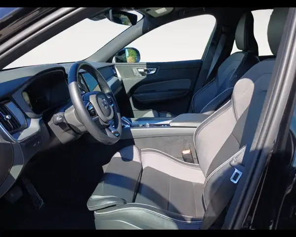 Volvo XC60 view 9