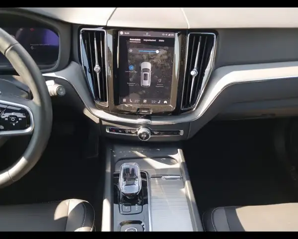 Volvo XC60 view 11