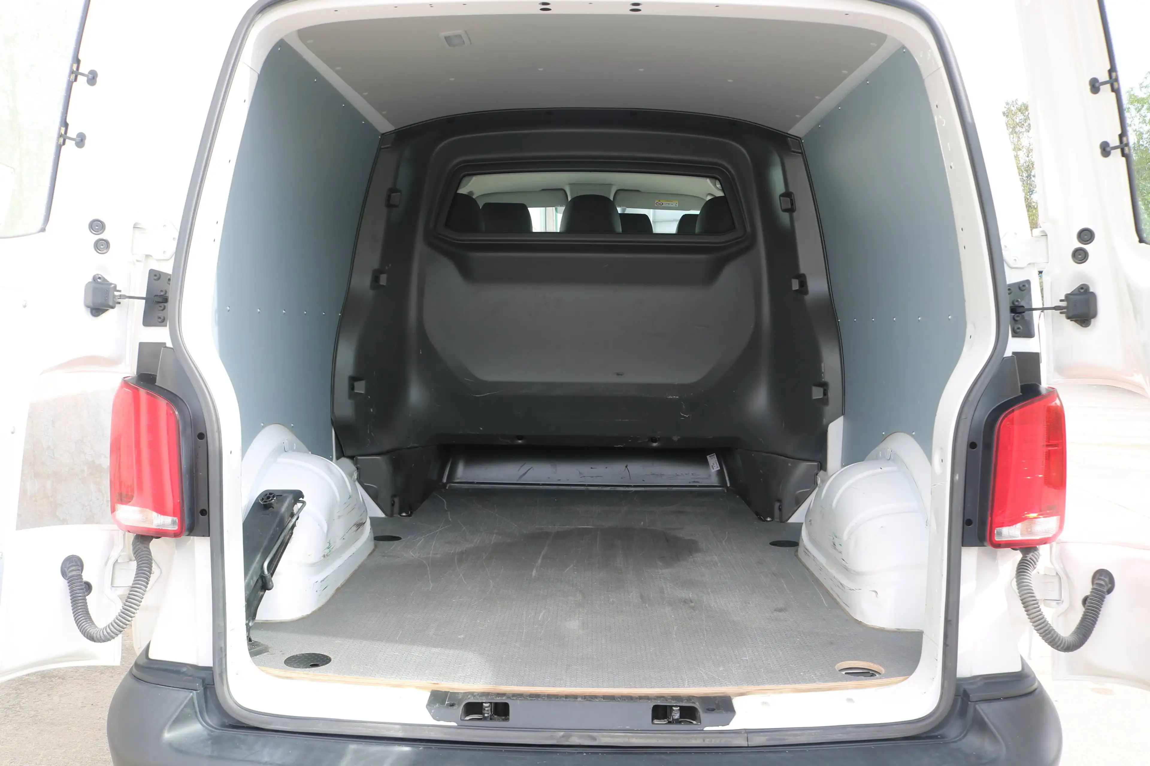 Volkswagen T6.1 Transporter 2.0 Diesel | DOCA | LWB | NAVI | APP-CONNECT | PDC V+A | CRUISE | AIRCO | DAB | 6PL — photo 11