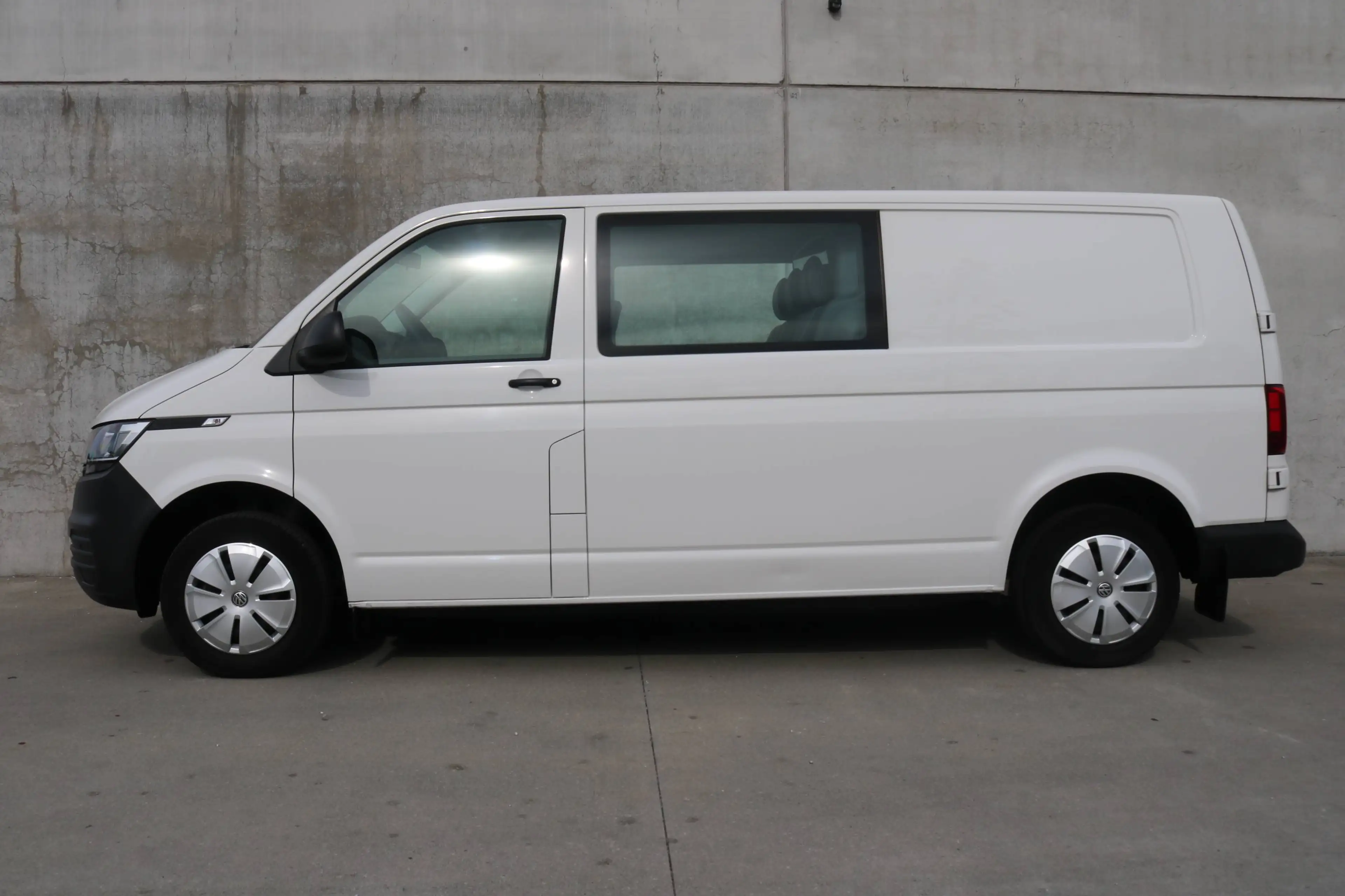 Volkswagen T6.1 Transporter 2.0 Diesel | DOCA | LWB | NAVI | APP-CONNECT | PDC V+A | CRUISE | AIRCO | DAB | 6PL — photo 6