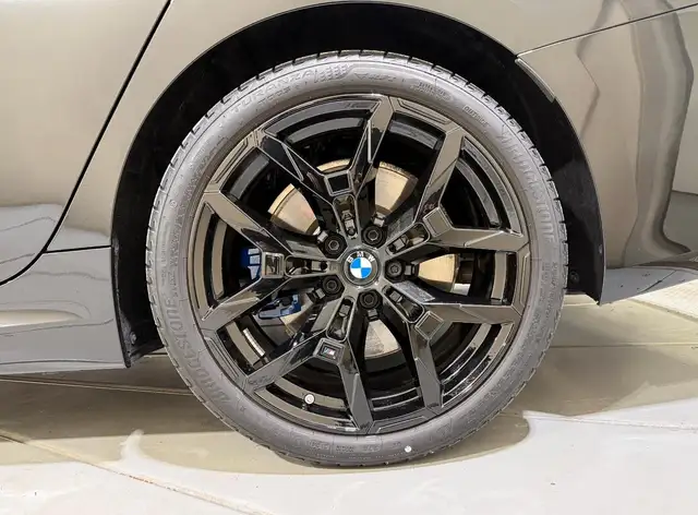 BMW 3 Series view 8