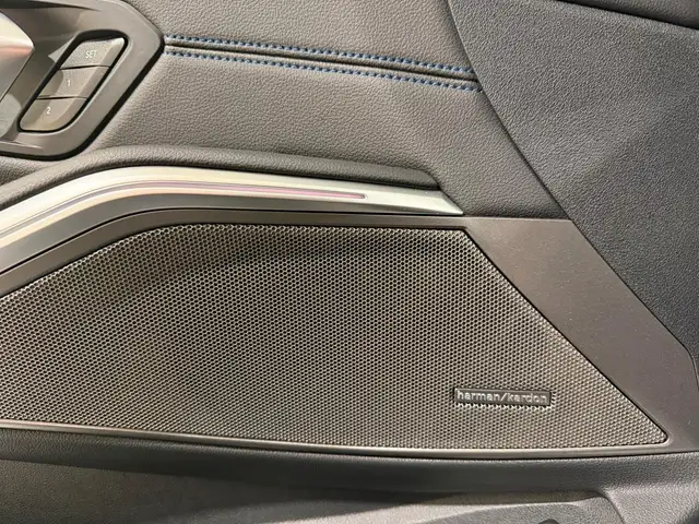 BMW 3 Series view 12