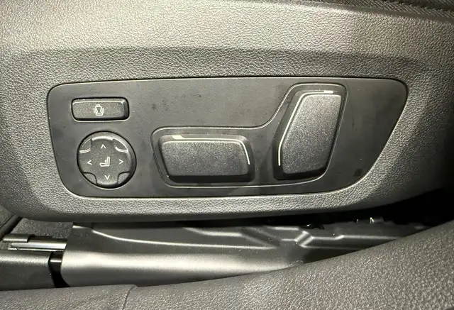 BMW 3 Series view 15