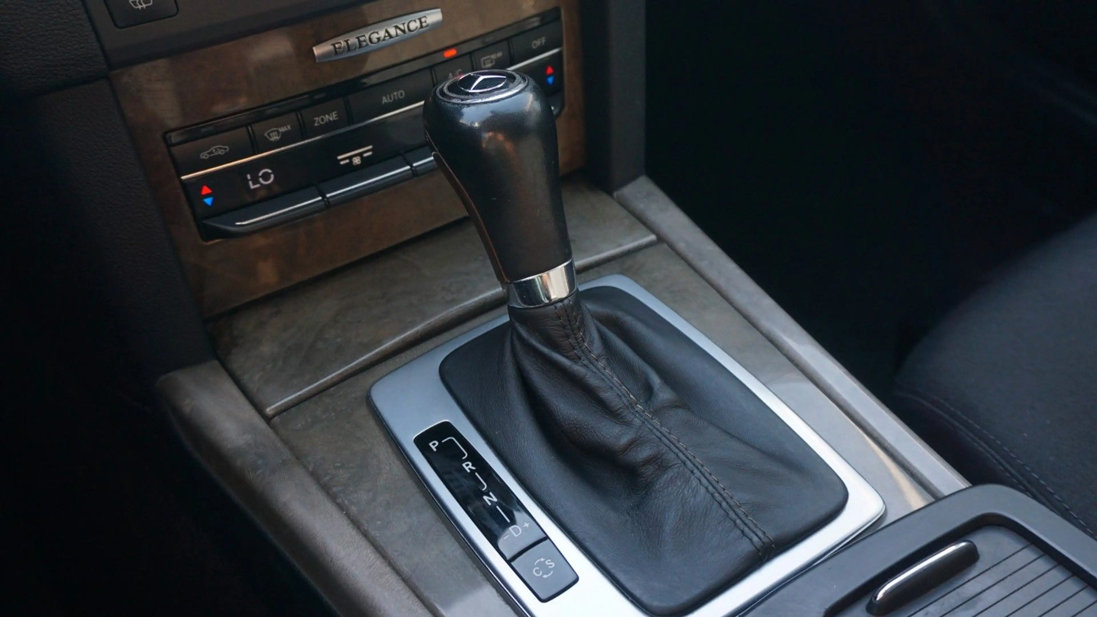 Mercedes-Benz E 200 CGI BlueEfficiency*AUTOMATIK*TEMPO*SHZ*TOP — photo 18