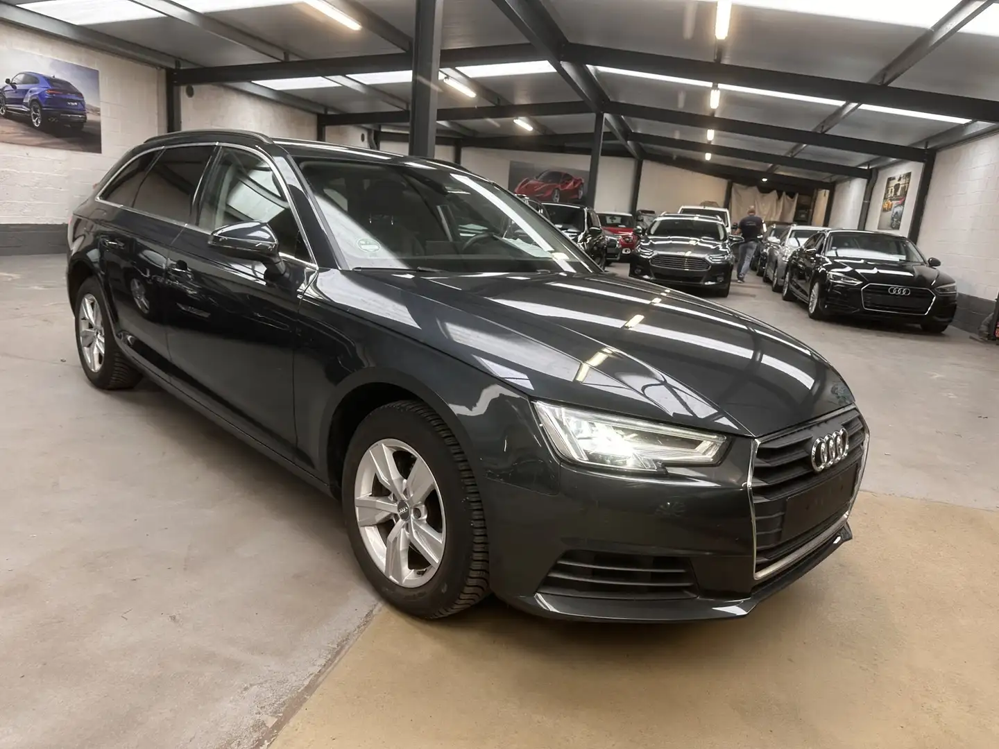 Audi A4 Avant 2.0 TFSI CNG S tronic Zwart - 1