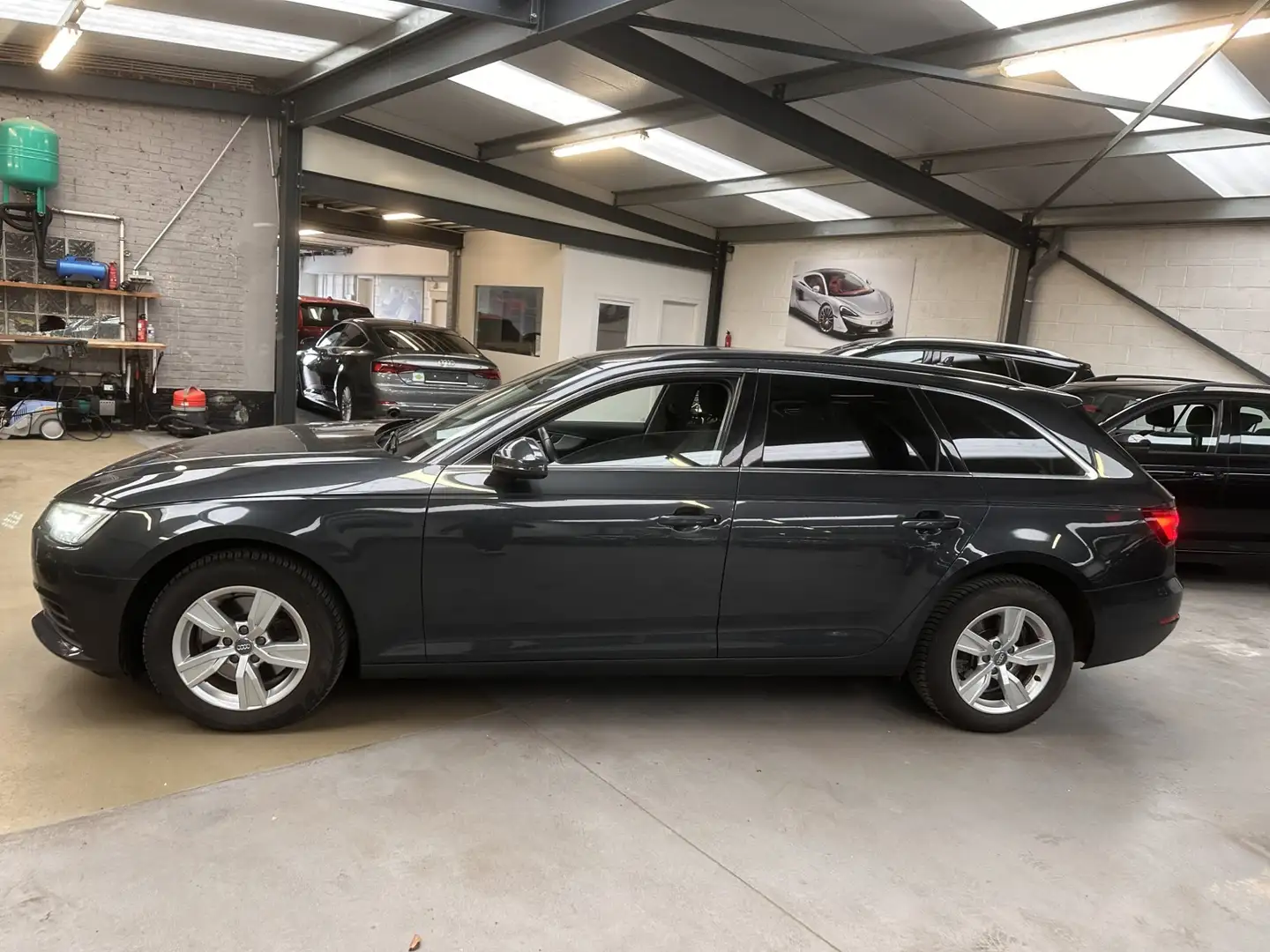 Audi A4 Avant 2.0 TFSI CNG S tronic Zwart - 2