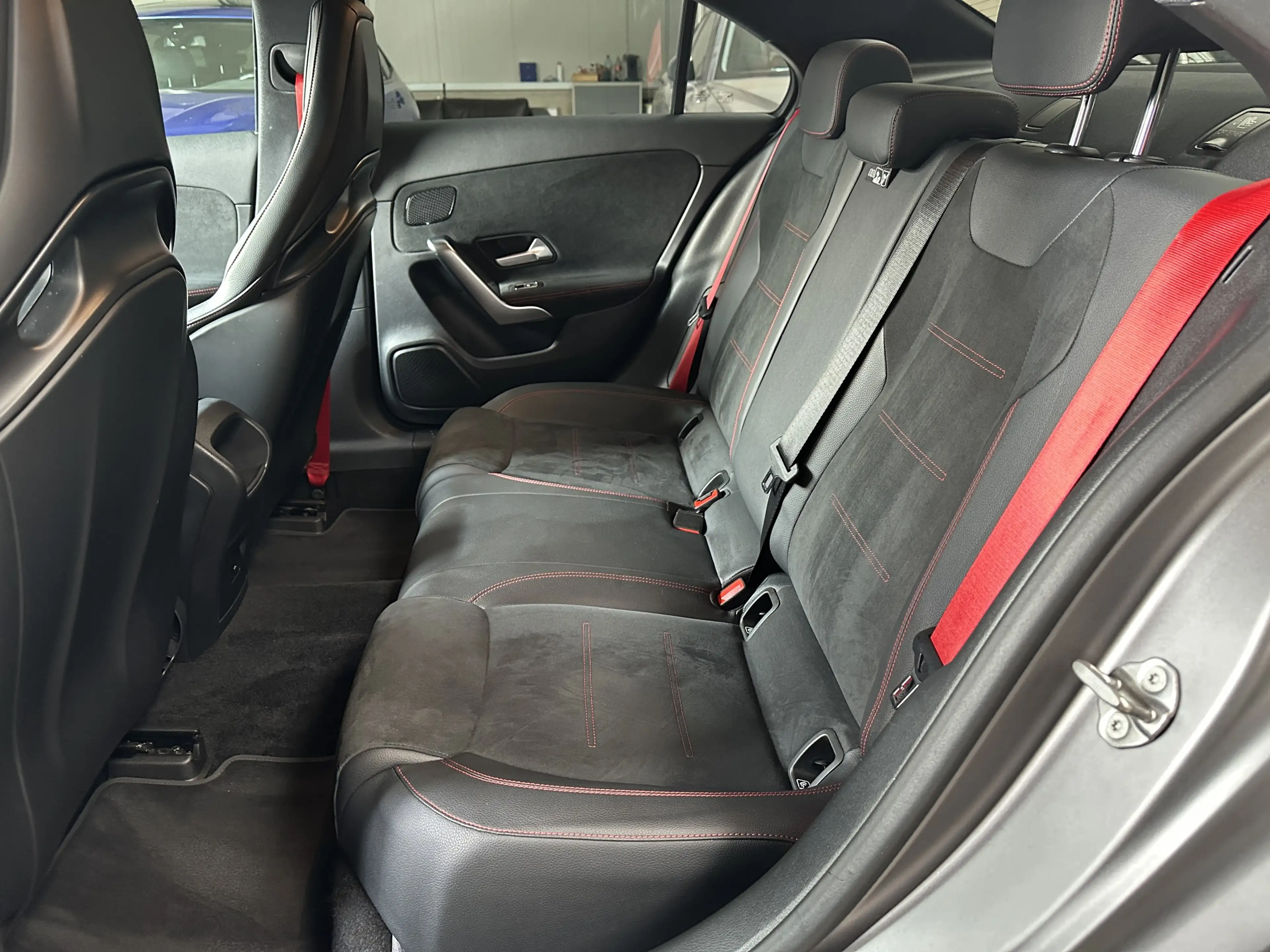 Mercedes-Benz A 35 AMG Performance Night-Paket 4Matic LED SHZ — photo 13