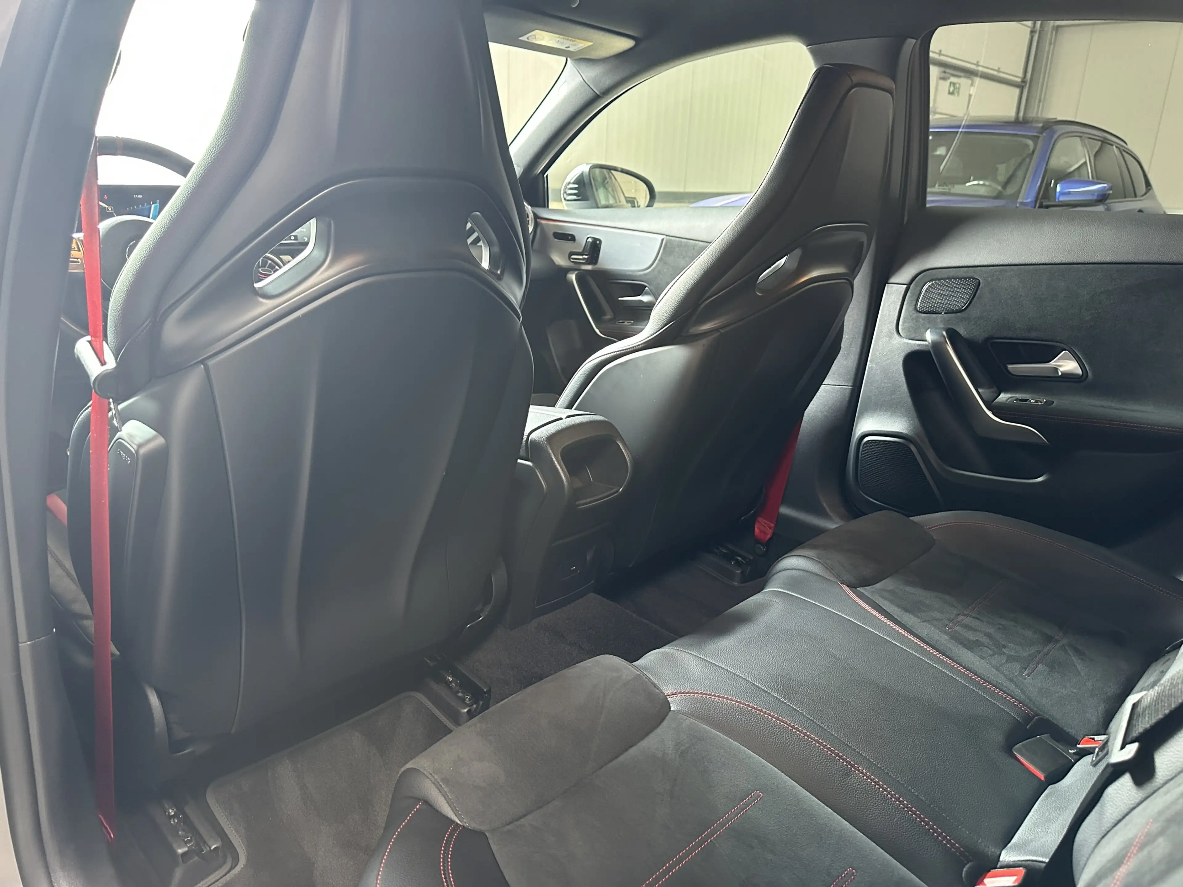 Mercedes-Benz A 35 AMG Performance Night-Paket 4Matic LED SHZ — photo 14