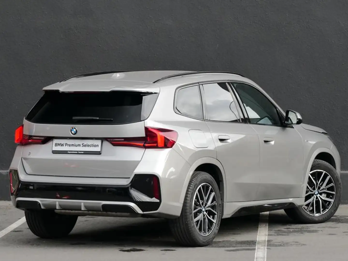 BMW X1 sDrive 18i Kit M Sport Grijs - 2