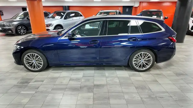 BMW 3 Series view 3