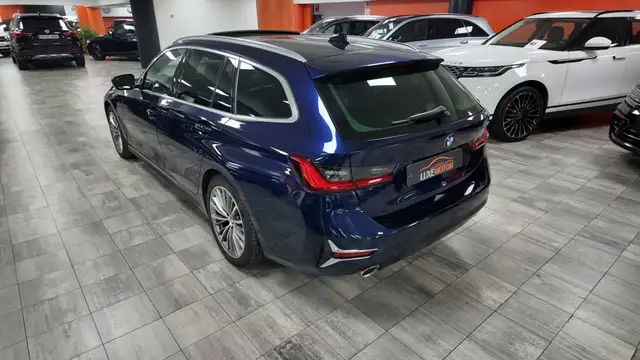 BMW 3 Series view 4