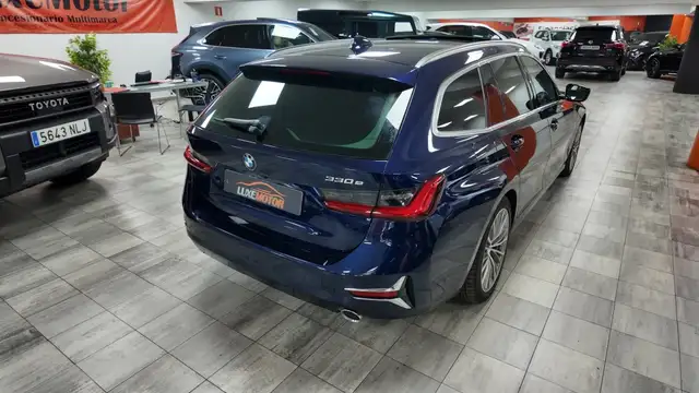 BMW 3 Series view 6