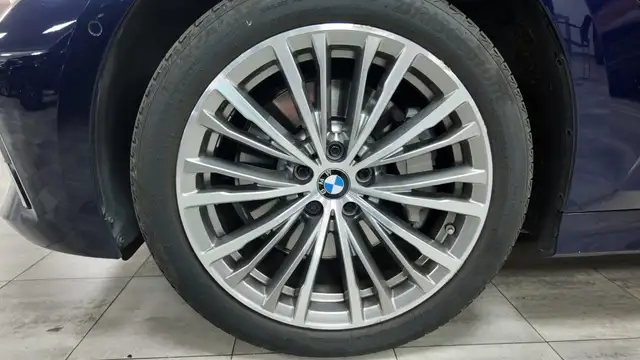 BMW 3 Series view 12
