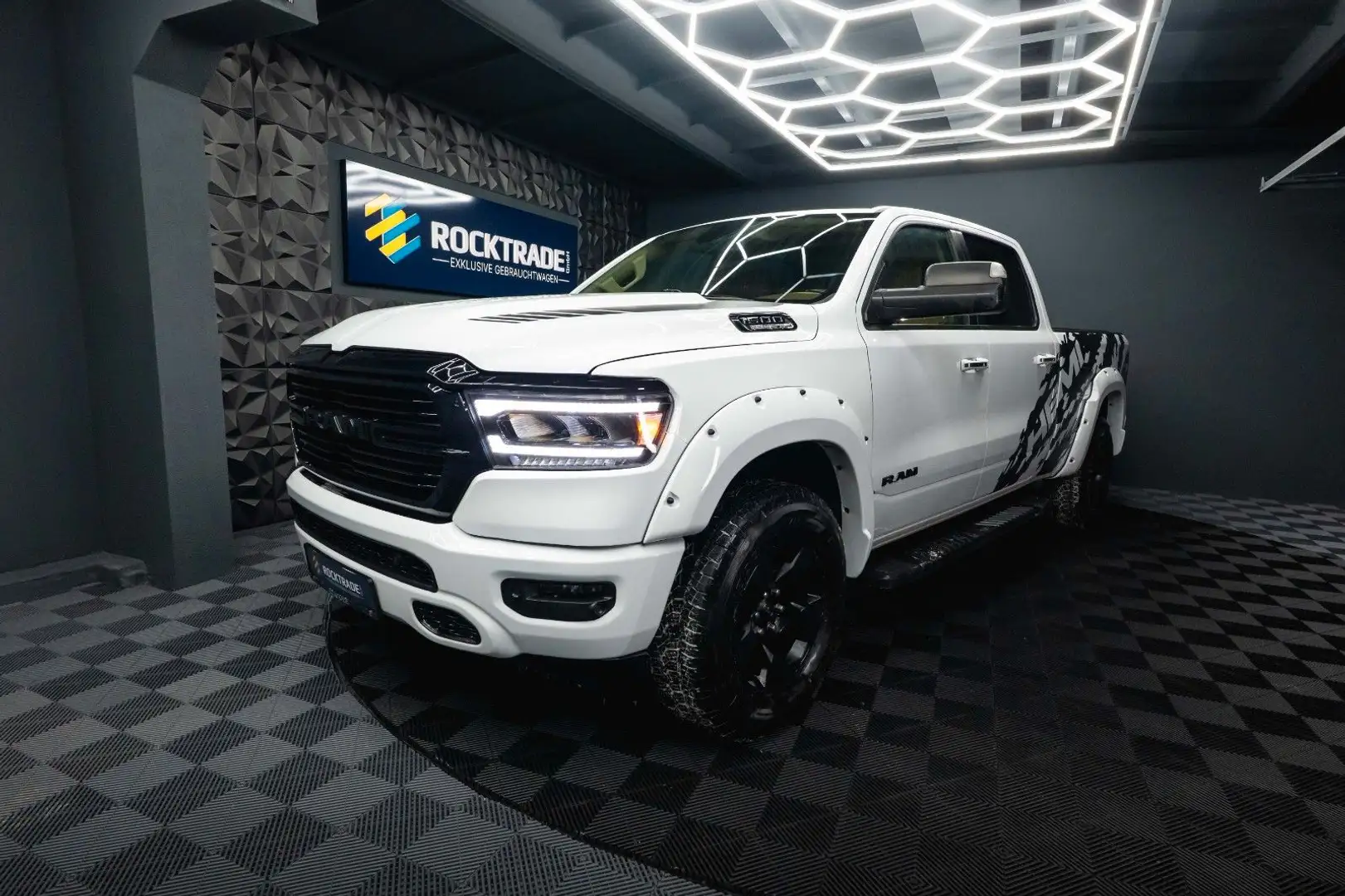 Dodge RAM 5.7 V8 HEMI 4x4 OFFROAD LONGBED Night-Paket Weiß - 1