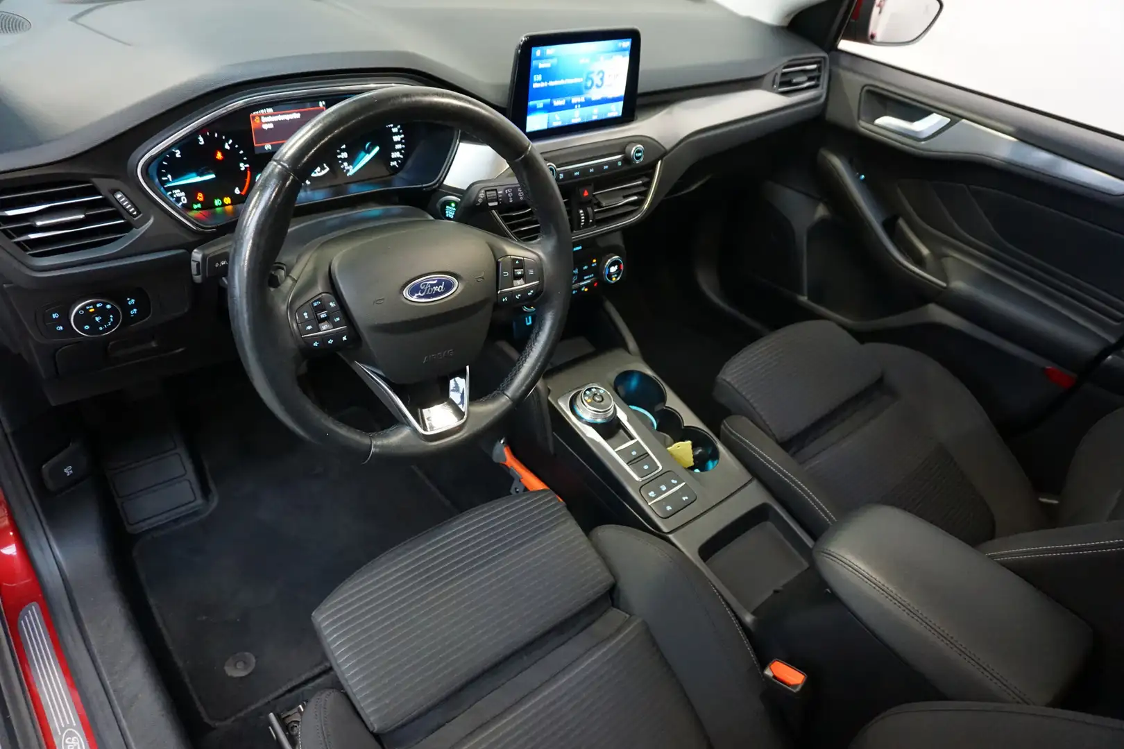 Ford Focus Wagon 1.5 EcoBlue Titanium Business AUTOMAAT! LED Rood - 2