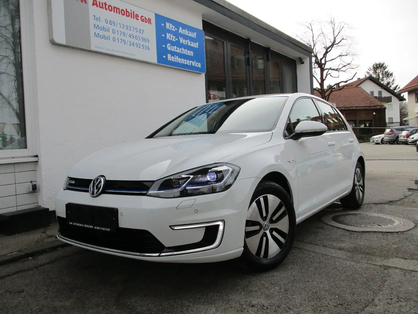 Volkswagen Golf e  ACC+LED+Wärmepumpe+CCS Ladedose Weiß - 1