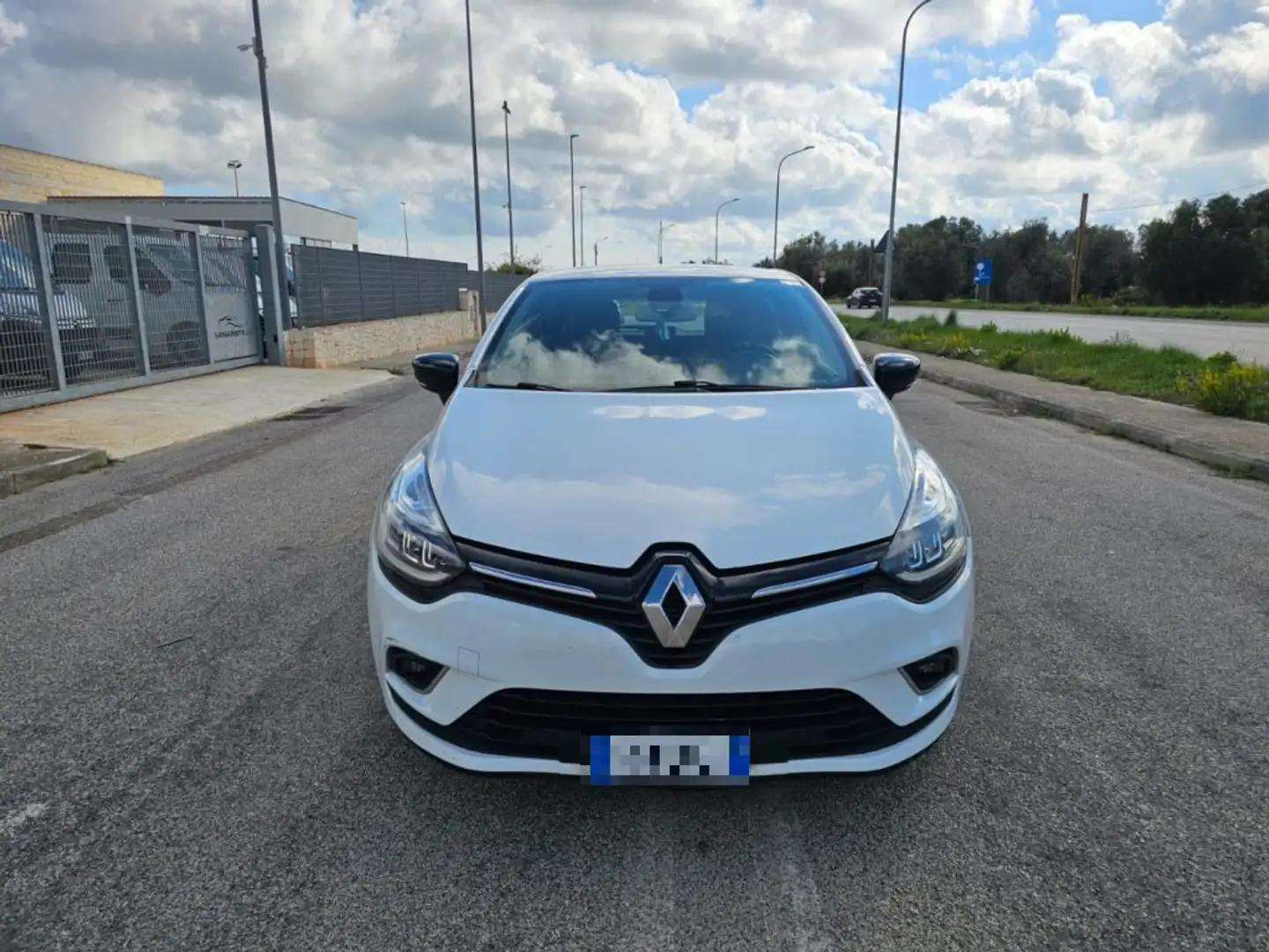 Renault Clio 1.5 dCi 8V 75 CV 5 porte Moschino AUTOCARRO N1 Bianco - 2
