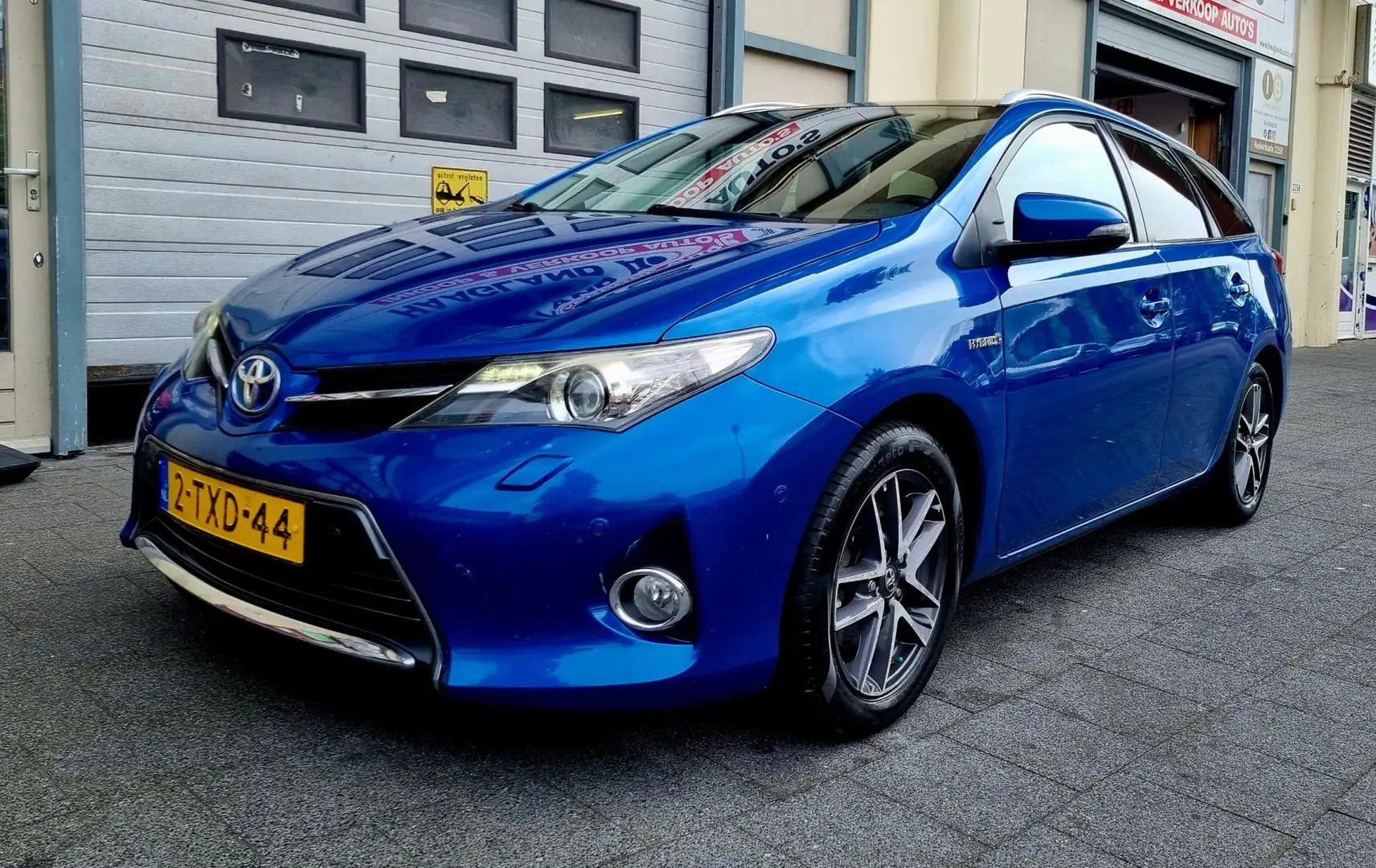 Toyota Auris Touring Sports 1.8 Hybrid Lease PanoDak Navi Camer Blauw - 2