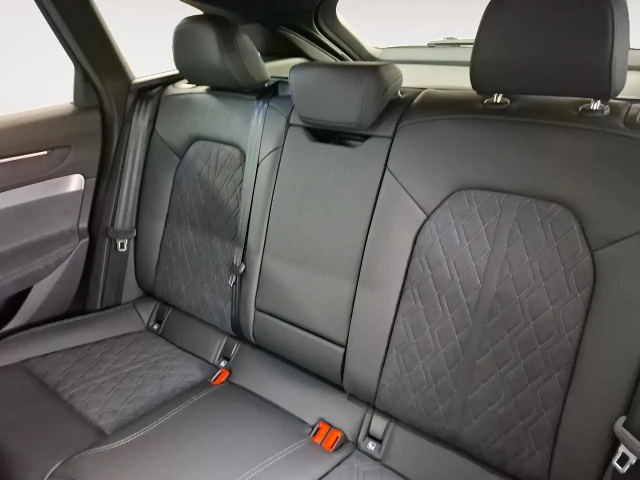 Audi A6 Avant 3.0 TDI quattro edition one 360 AHK 7
