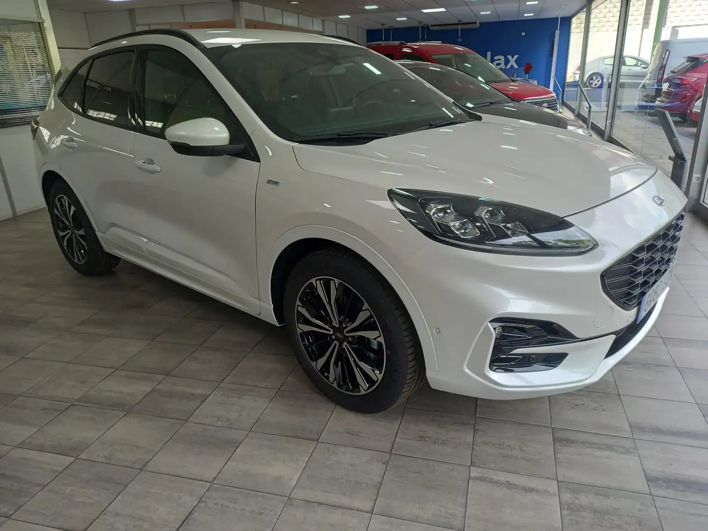 Ford Kuga 1.5 EcoBoost ST-Line X FWD 150 Wit - 2