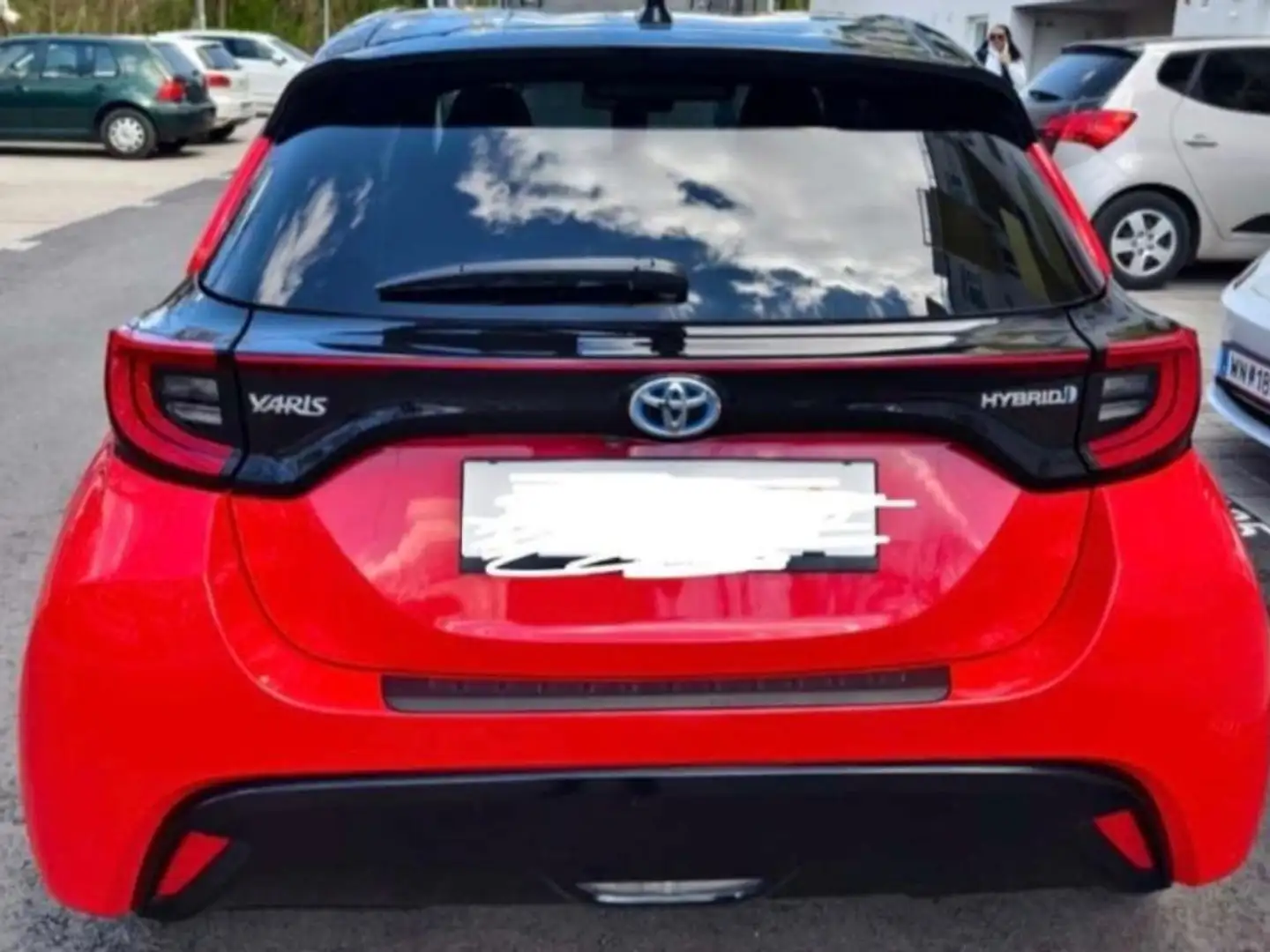 Toyota Yaris Yaris 1,5 VVT-i Hybrid Premiere Edition Premiere Edition Rot - 2