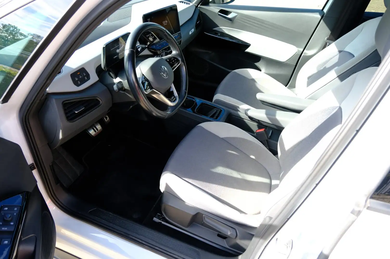 Volkswagen ID.3 First Plus 58 kWh Aut. Navi|Adapt-Cruise|1e Eig|LM Wit - 2